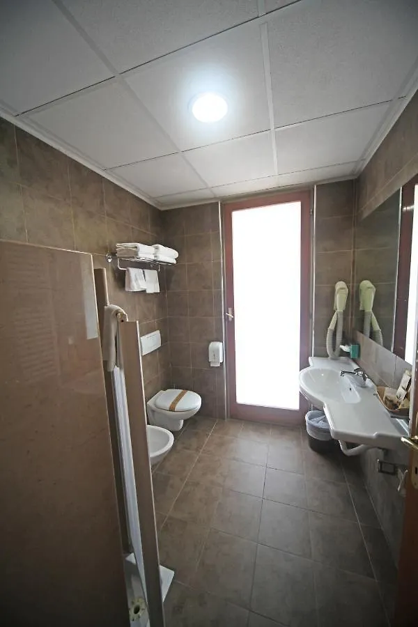 Smeraldo Apartments سيرمِيوني